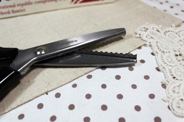 台製鋸齒剪刀 (2)