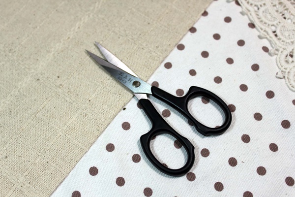 刺繡剪刀(4.5吋) (2)